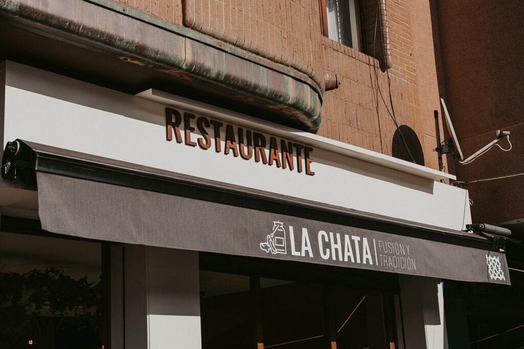 Restaurante La Chata - Letrero entrada