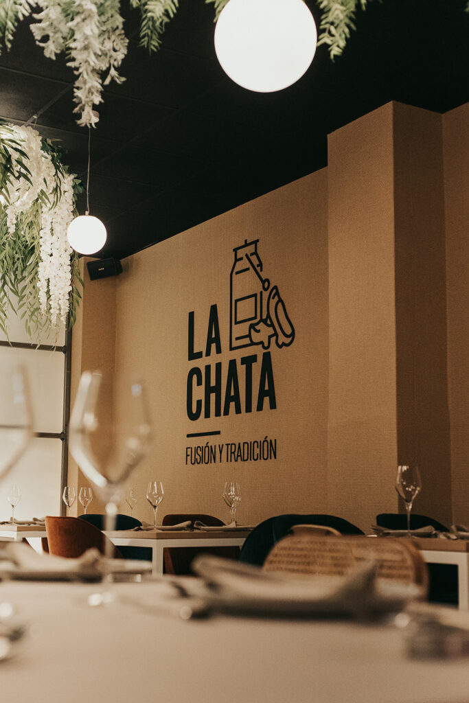 Restaurante La Chata logo interior